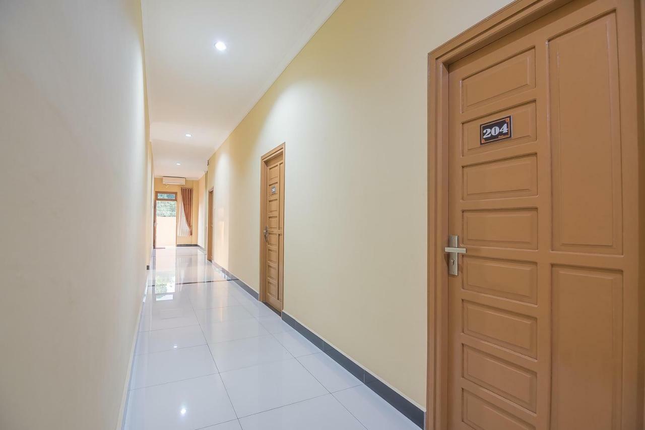 Reddoorz Plus Near Syamsudin Noor Airport 3 Banjarbaru Exterior foto