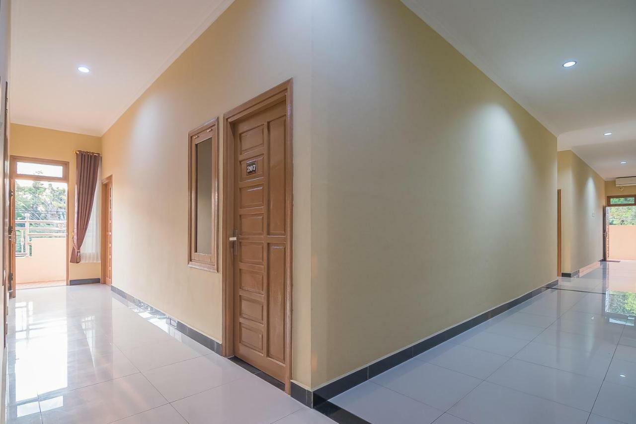 Reddoorz Plus Near Syamsudin Noor Airport 3 Banjarbaru Exterior foto